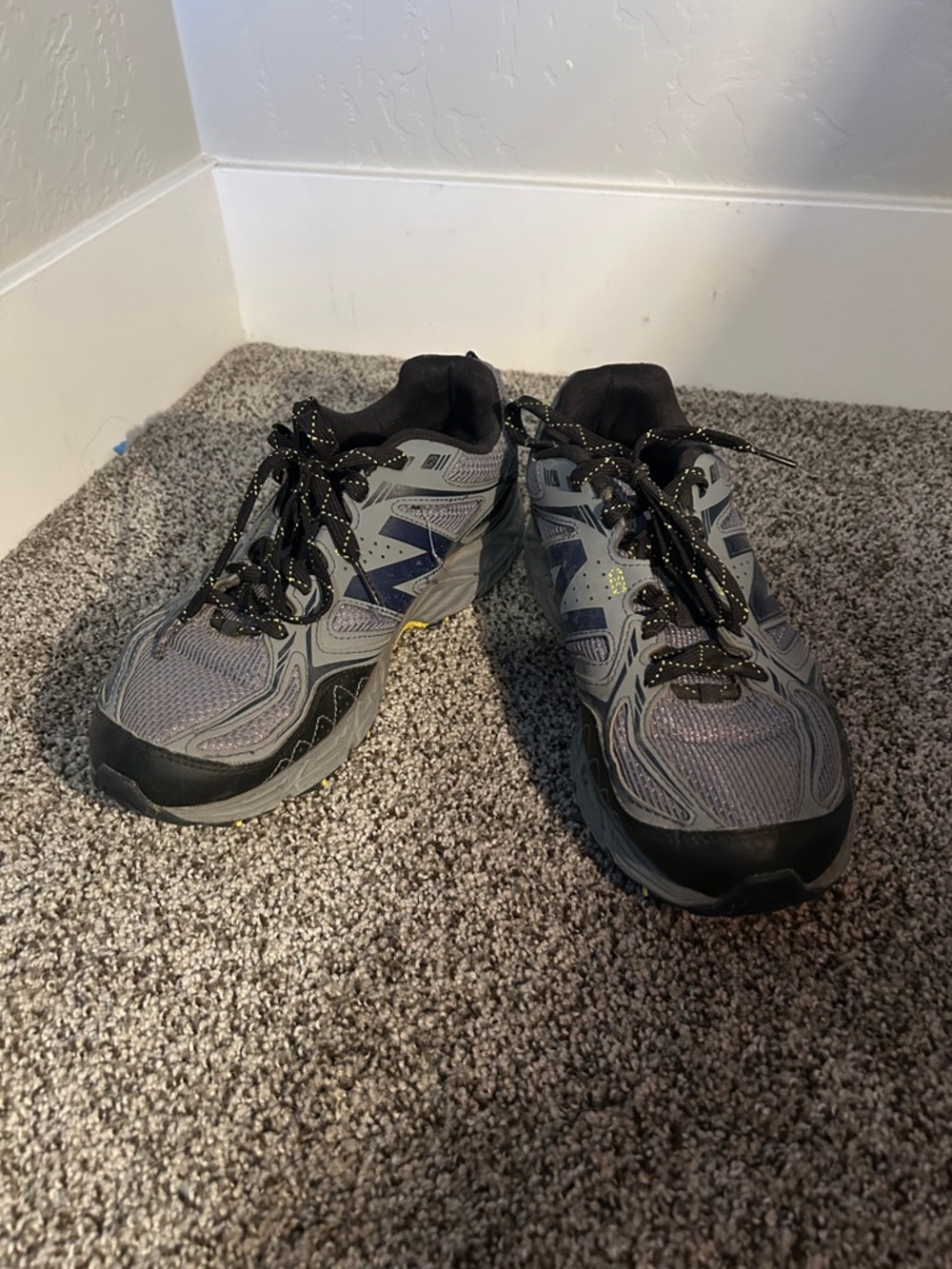 New Balance Men's Gray and Navy Athletic Trail Shoes